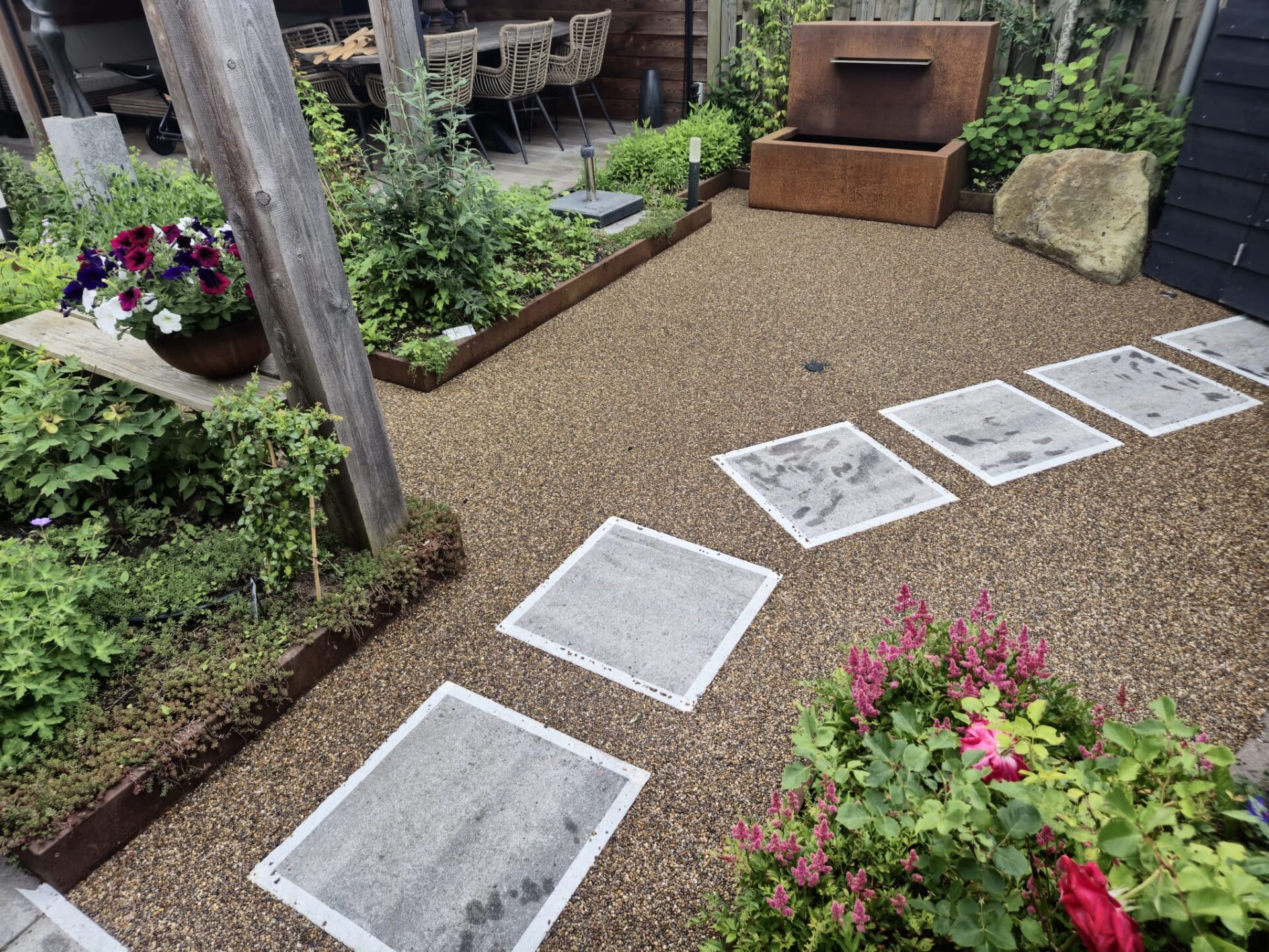 Harsgebonden grind in de tuin