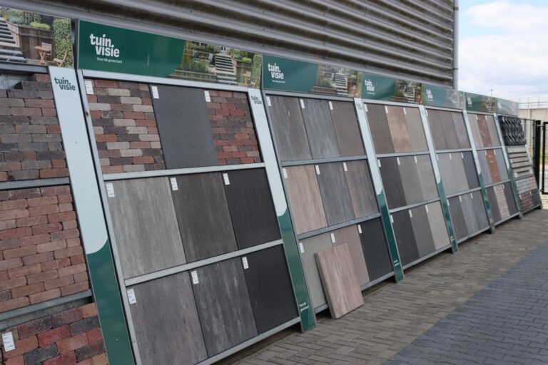 Klinkerwand in de showtuin van Stepstones in Hengelo