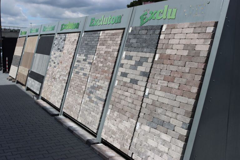 Klinkers in alle kleuren in de showtuin van Stepstones in Hengelo